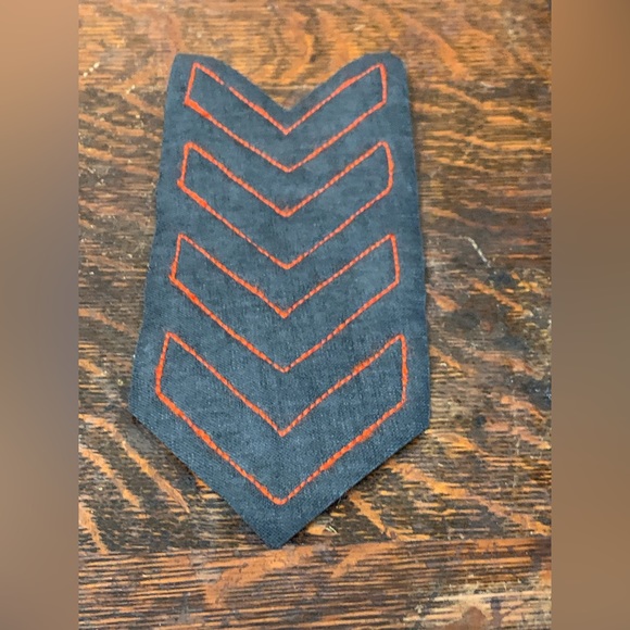 1950s Vintage Orange & Black 4 Stripe Chevron Pattern High School Award Badge - Picture 3 of 7